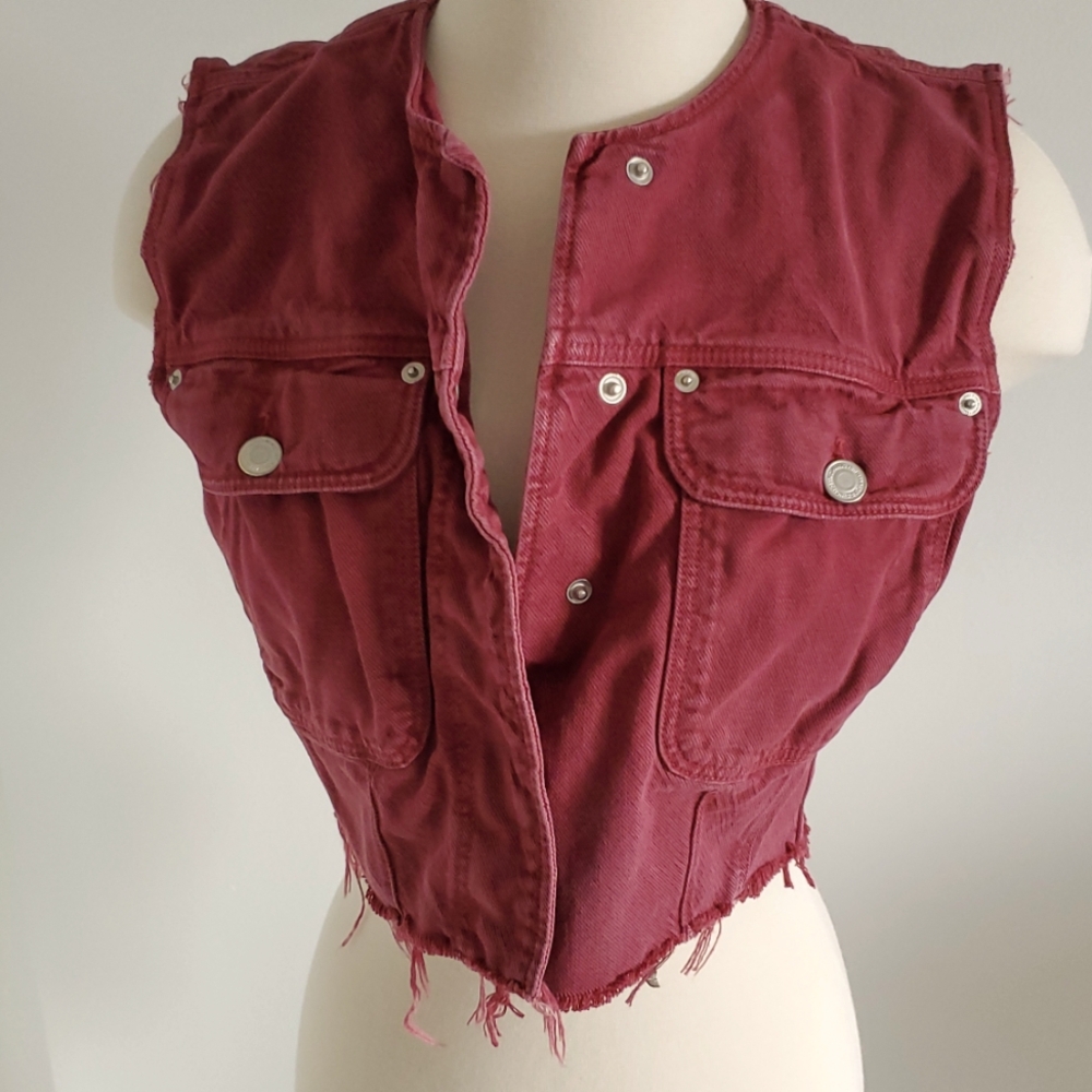 Zara women’s wine colored DenimVest with raw hemline Size XS great condition.